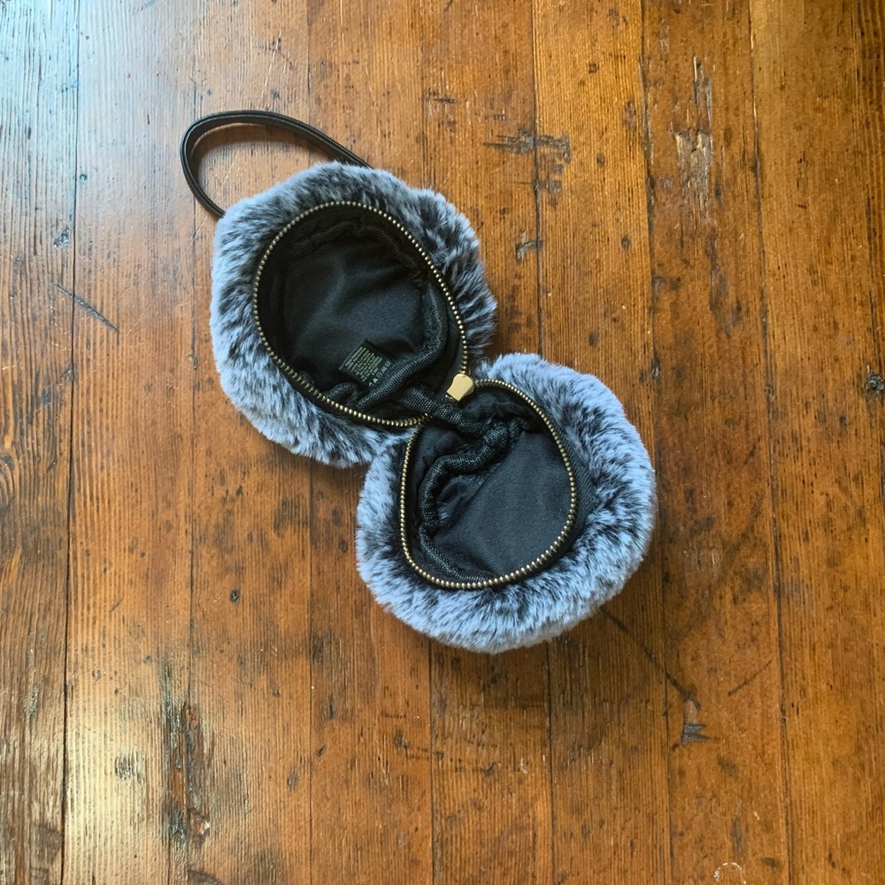 FREE PEOPLE - Floofy Faux Fur Wristlet / Clutch - Picture 3 of 3